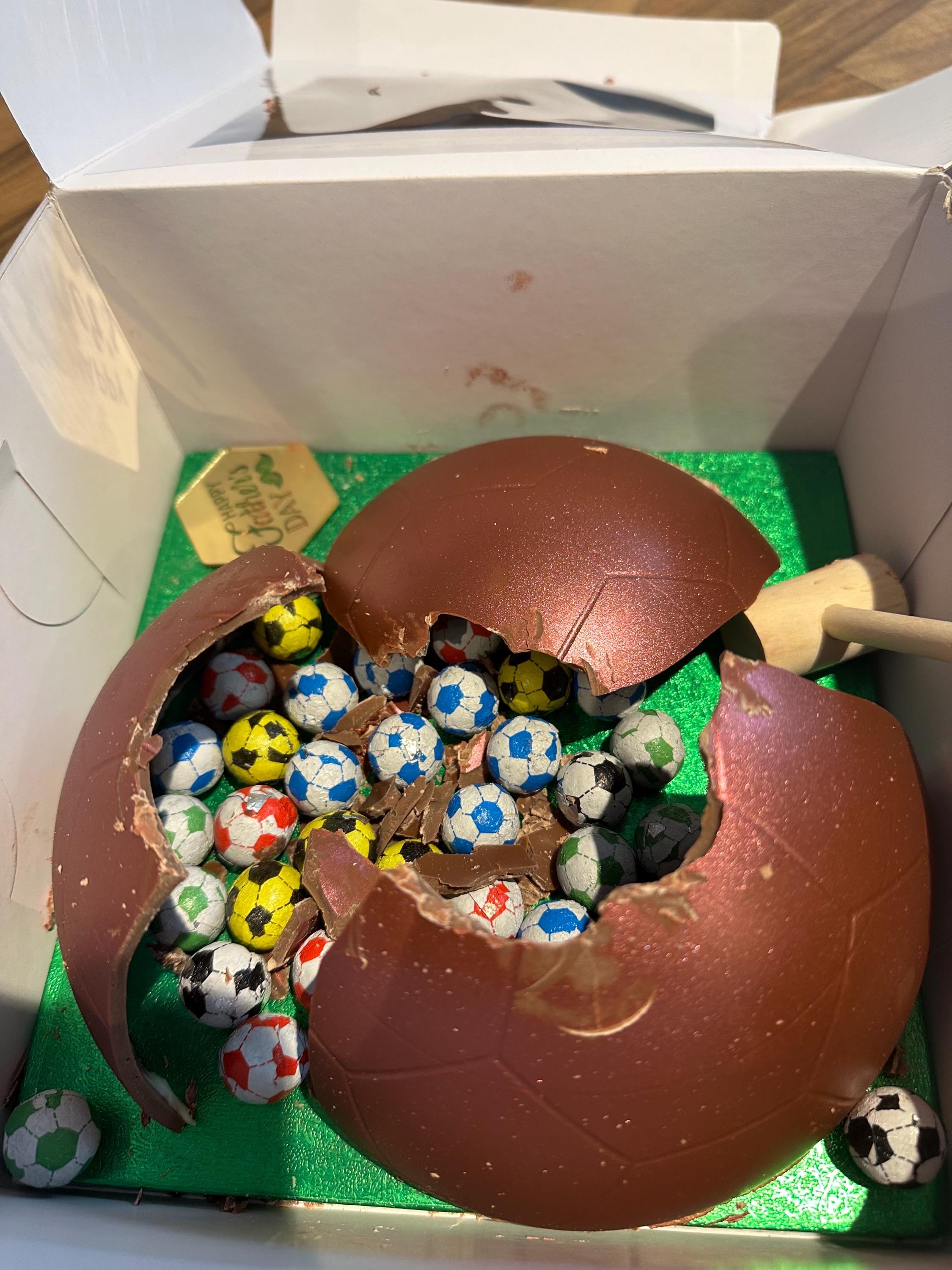 Chocolate Football Smashum - 500g Filled with Mini Chocolate Balls +…