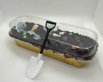 Graveyard Cake Tub – A Devilishly Delicious Halloween Treat! Too creepy to share!