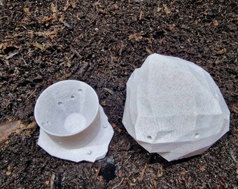 The Froggle Rock - Frog Fruit Fly Feeder |
