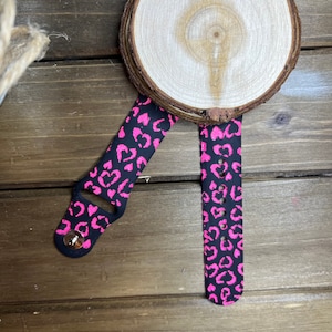 Leopard heart Valentine Day band, engraved smart watchband, love, hearts, xoxo, Samsung, Fitbit Versa 2, gift for her