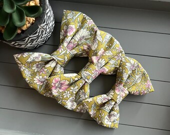 Green Floral Dog Bow Tie: Cotton Collar Accessory