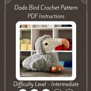 Puede incluir: Un patrón de crochet para un pájaro Dodo, con instrucciones en PDF. El pájaro es gris con un pico blanco y marrón y patas marrones. El nivel de dificultad es intermedio. El texto de la imagen dice "Dodo Bird Crochet Pattern PDF Instructions" y "Pattern Only - Not a Physical Item."