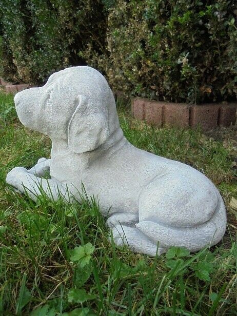 outdoor labrador retriever statue