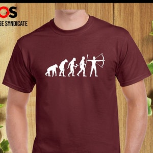アーチェリーエボリューションTシャツ 射撃矢競技 アーチャー ボウマン 狩猟 戦闘 面白い ユニセックス トップス