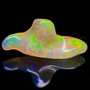 Ópalo etíope pulido: gema natural pulida para la fabricación de joyas.