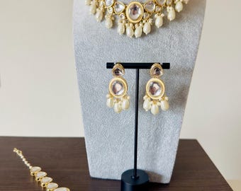 Gold Kundan Choker Set: Indian Pearl Jewelry with Tikka