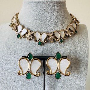 Green CZ Kundan Choker/kundan jewelry set/Indian Jewelry/Choker set/Pakistani Jewelry/Bollywood Earrings set/ Pearl Necklace