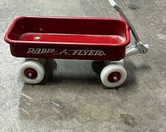 Radio flyer 1 mini store collectible wagon