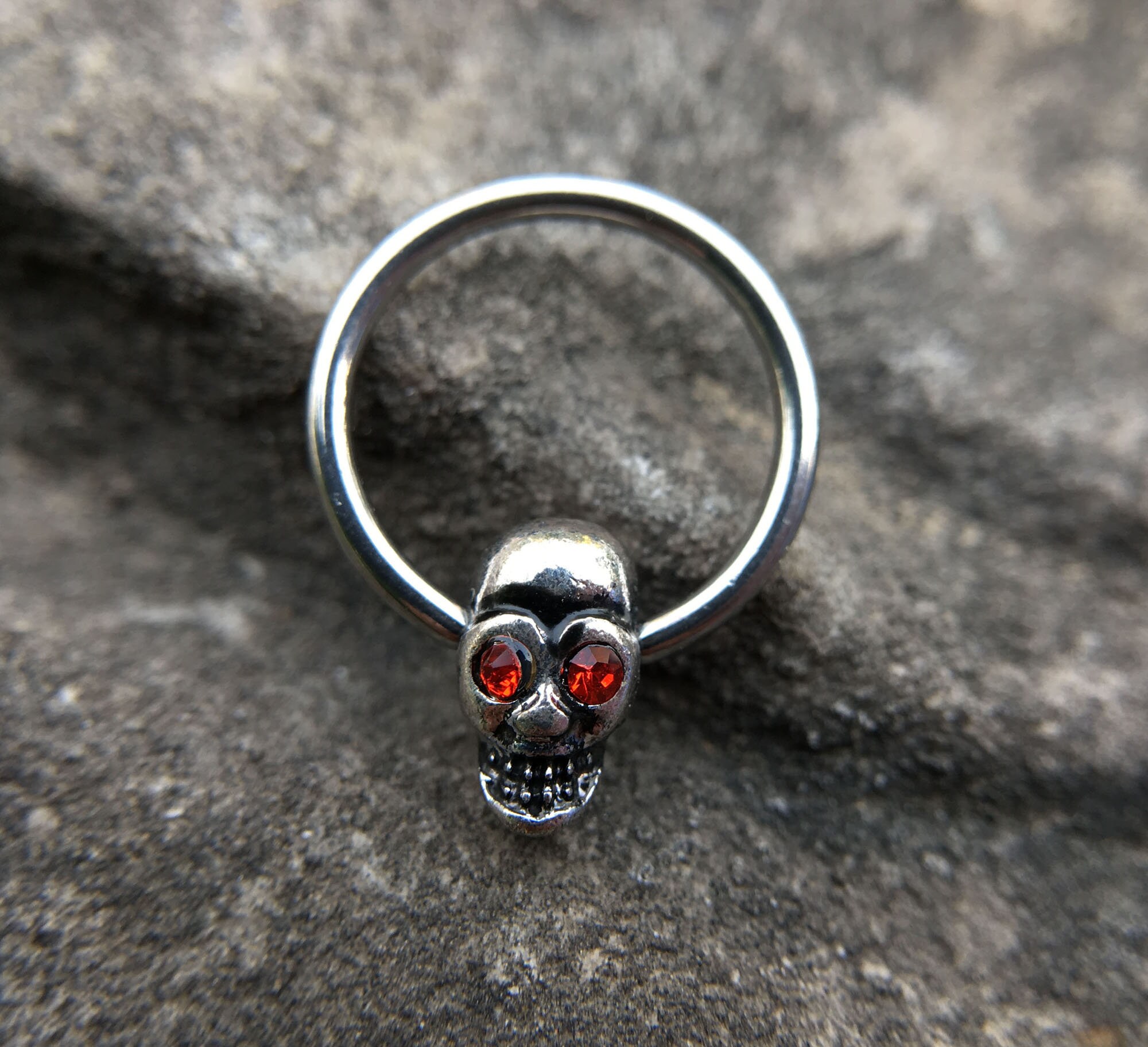 Skull captive bead ring outlet