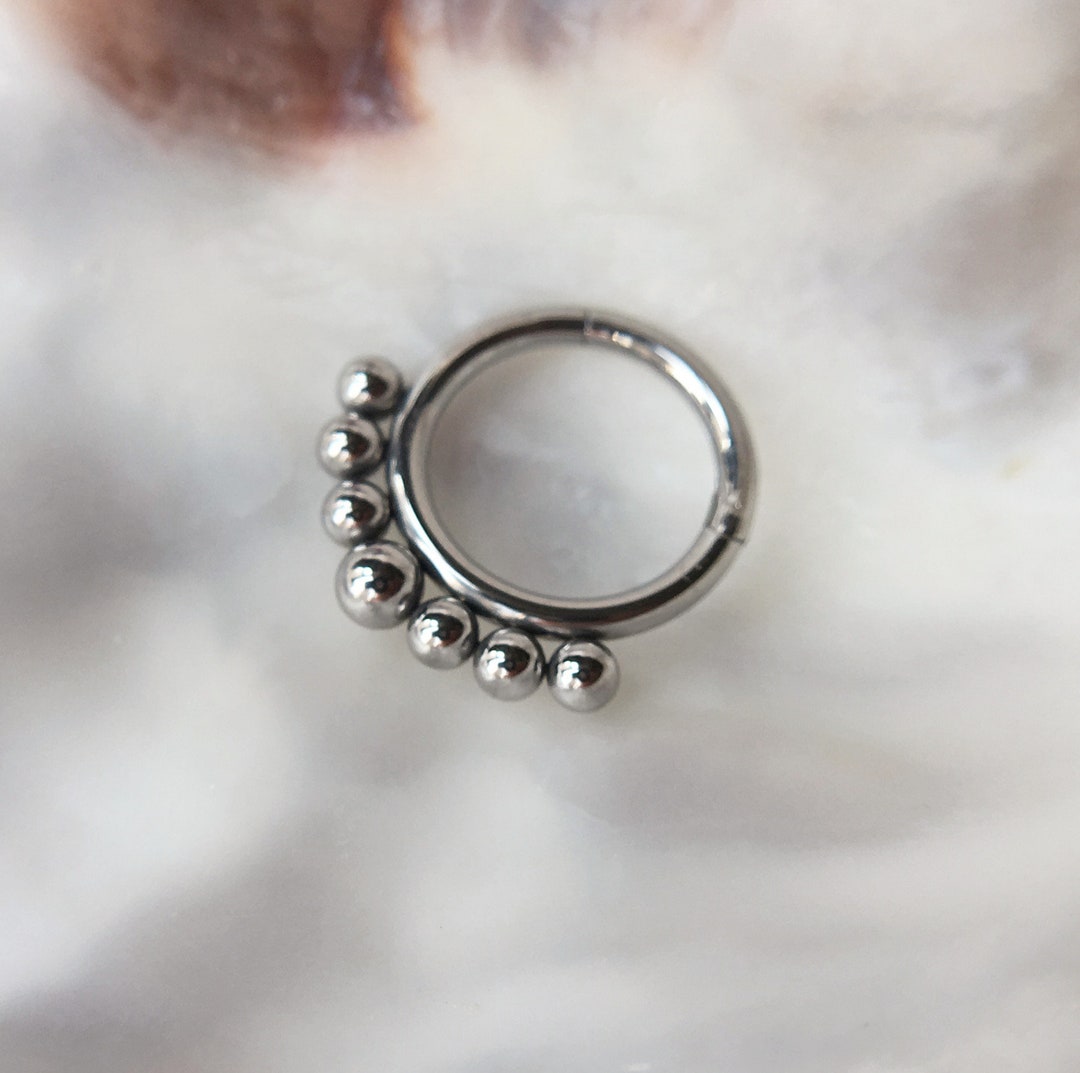 2 Stück Daith Piercing Ringe Titan 16G - Herz Clicker Ringe 8mm 10mm