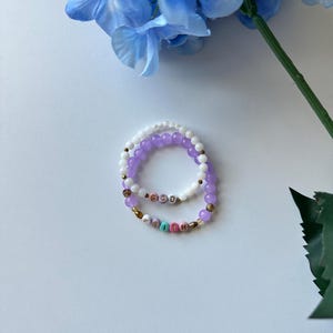Stapel kralenarmbanden
