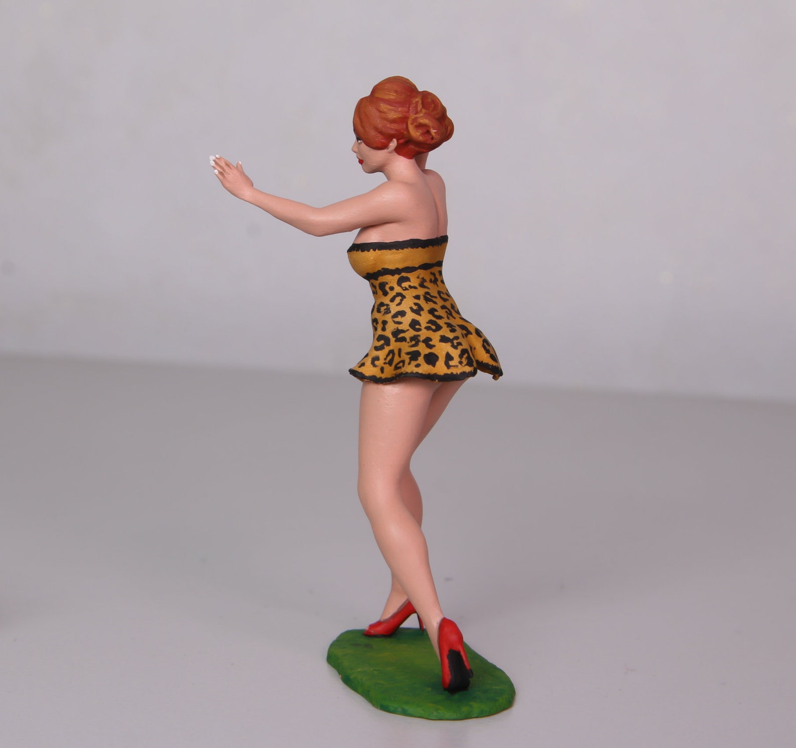 female-pin-up-figure-woman-scale-1-18-1-24-scale-5384-etsy
