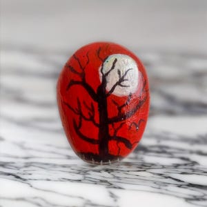 Ciottoli dipinti a mano/Design artistico indigeno, L'albero nero.
