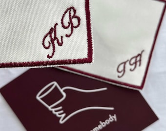Set mit 2 benutzerdefinierten Monogramm-Initial gestickten Cocktail-Untersetzern, ästhetisches Abendessen-Party-Gastgeschenk, Hochzeitsgeschenke, Tischkarten