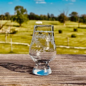 Whiskey Sampling Collection Mini Glencairn Glasses Hand Engraved Designs Unique Pattern Set Premium Spirits Experience Walnut Flight Board Handcrafted Wood Base Perfect Bourbon Scotch Tasting Kit Special Gift Whiskey Enthusiast Present Home