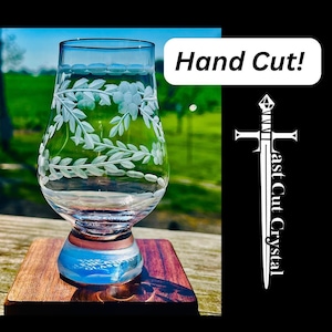 Verre Glencairn gravé à l'eau-forte, cadeau pour le jardin, ensemble de dégustation pour les amateurs de whisky, articles de bar en cristal, gobelet gravé à la main, fleur au design botanique