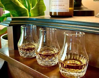 Set de degustación de whisky, vaso de whisky, whisky escocés, whisky irlandés, bourbon, degustación, gotas de whisky, rueda de piedra grabada a mano, diseño premium, regalo, cristal tallado a mano
