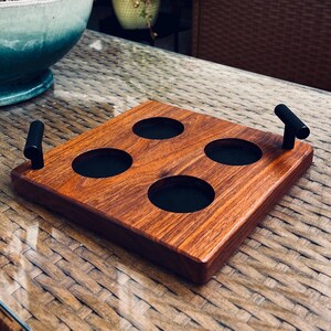 Tabla de degustación de whisky, diseño de nogal, hecha a mano, de calidad, soporte de exhibición de vidrio Bourbon, inserto de cuero, bandeja de vuelo de vidrio escocés, accesorio de barra para bebidas Four in a Square