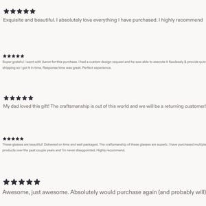 Puede incluir: Un fondo beige claro con rese&ntilde;as de clientes y valoraciones por estrellas. Las rese&ntilde;as destacan la calidad del producto y el excelente servicio del vendedor. Se ven frases como "Exquisito y hermoso" y "Impresionante, simplemente impresionante".