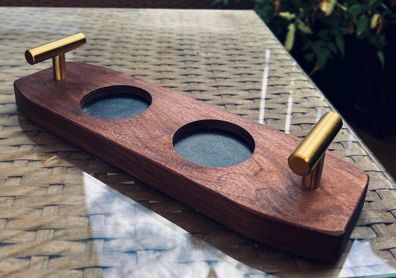 Tabla de degustación de whisky, diseño de nogal, hecha a mano, de calidad, soporte de exhibición de vidrio Bourbon, inserto de cuero, bandeja de vuelo de vidrio escocés, accesorio de barra para bebidas Two in a Row
