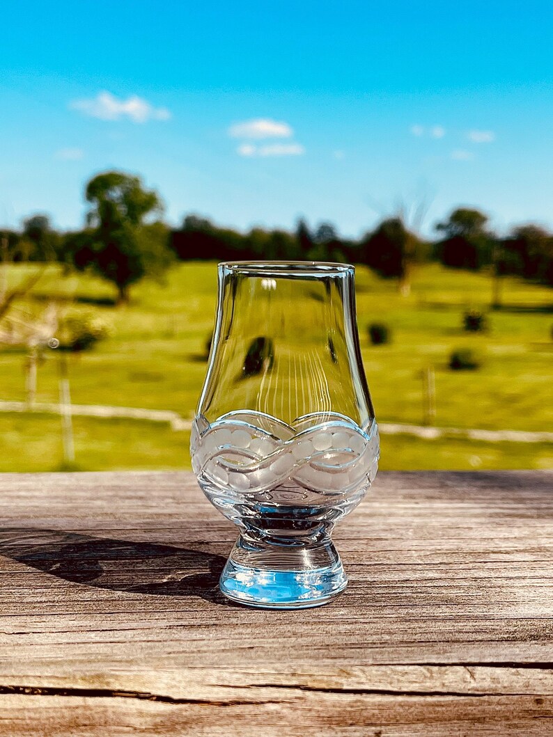 Hand Engraved Glassware Whiskey Tasting Experience Mini Glencairn Collection Unique Pattern Designs Premium Spirits Sampling Set Bourbon Whisky Scotch Flight Walnut Wood Board Handcrafted Bar Essential Perfect Gift Spirits Enthusiast