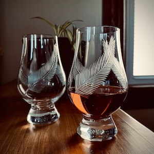 Etched Glencairn Glass Whiskey Tasting Glass Hand Engraved Feather Design Glass Nosing Glass Custom Bourbon Glass Bourbon Tasting Snifter