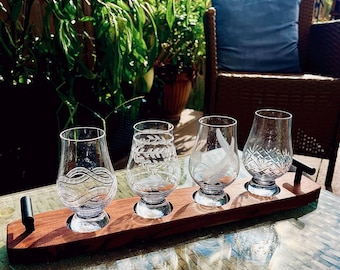 Crea tu propio set: Tabla de degustación de whisky de nogal hecha a mano con vasos Glencairn para bar en casa. Bandeja de presentación. Regalo ideal.