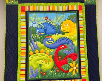 Dinosaurier - Quilt - 34 "Zoll x 38" Zoll - Hand gequiltet - Polyester Volumenvlies