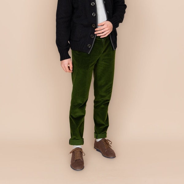 Pantalon vert fabriqué à la main en velours côtelé de coton biologique | Mode durable pour hommes | Pantalon automne-hiver à plis doubles
