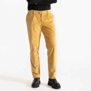 Golden Corduroy Pants – Organic Cotton, Vegan & Sustainable | Single-Pleated Men&#39;s Trousers, Regular Fir, Retro Style
