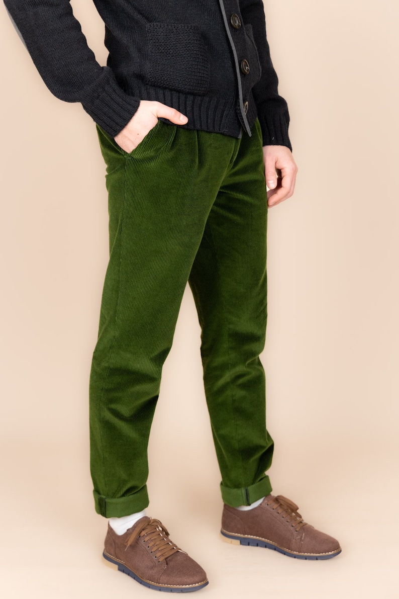 Pantalon vert fabriqué à la main en velours côtelé de coton biologique Mode durable pour hommes Pantalon automne-hiver à plis doubles image 5