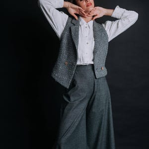 Chaleco de lana de tweed gris hecho a mano - Chaleco cruzado europeo imagen 5