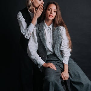 Chaleco de lana de tweed gris hecho a mano - Chaleco cruzado europeo imagen 9