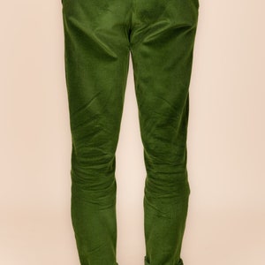 Pantalon vert fabriqué à la main en velours côtelé de coton biologique Mode durable pour hommes Pantalon automne-hiver à plis doubles image 4