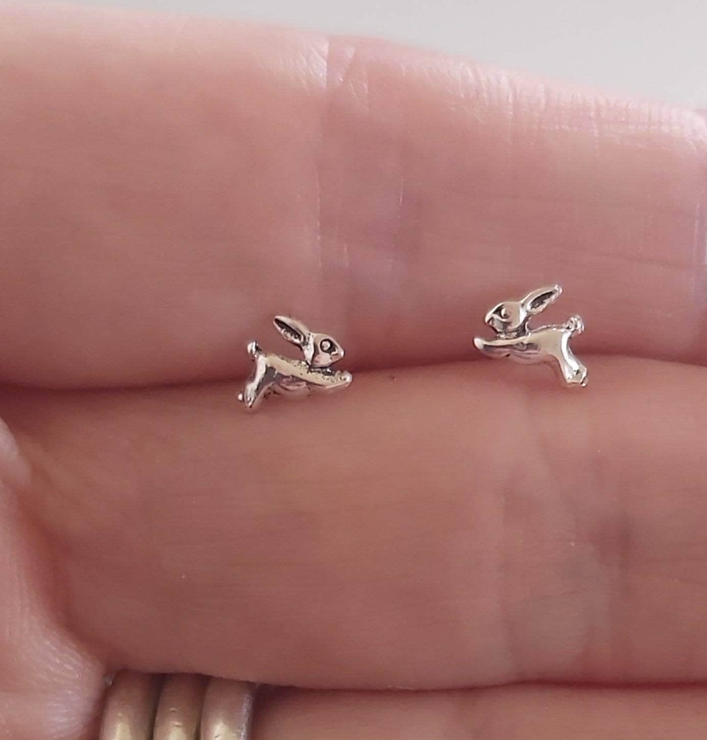 Kleine Kaninchen Sterling Silber Ohrstecker, kleine Kaninchen Ohrstecker ∙ 925 Sterling Silber ∙ Häschen Ohrringe ∙ Weihnachtsgeschenk ∙ Strumpffüller