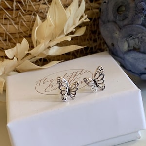 Bellissimi orecchini a farfalla in argento sterling, orecchini a farfalla, gioielli a farfalla, orecchini in argento, orecchini a bottone, orecchini in argento sterling,