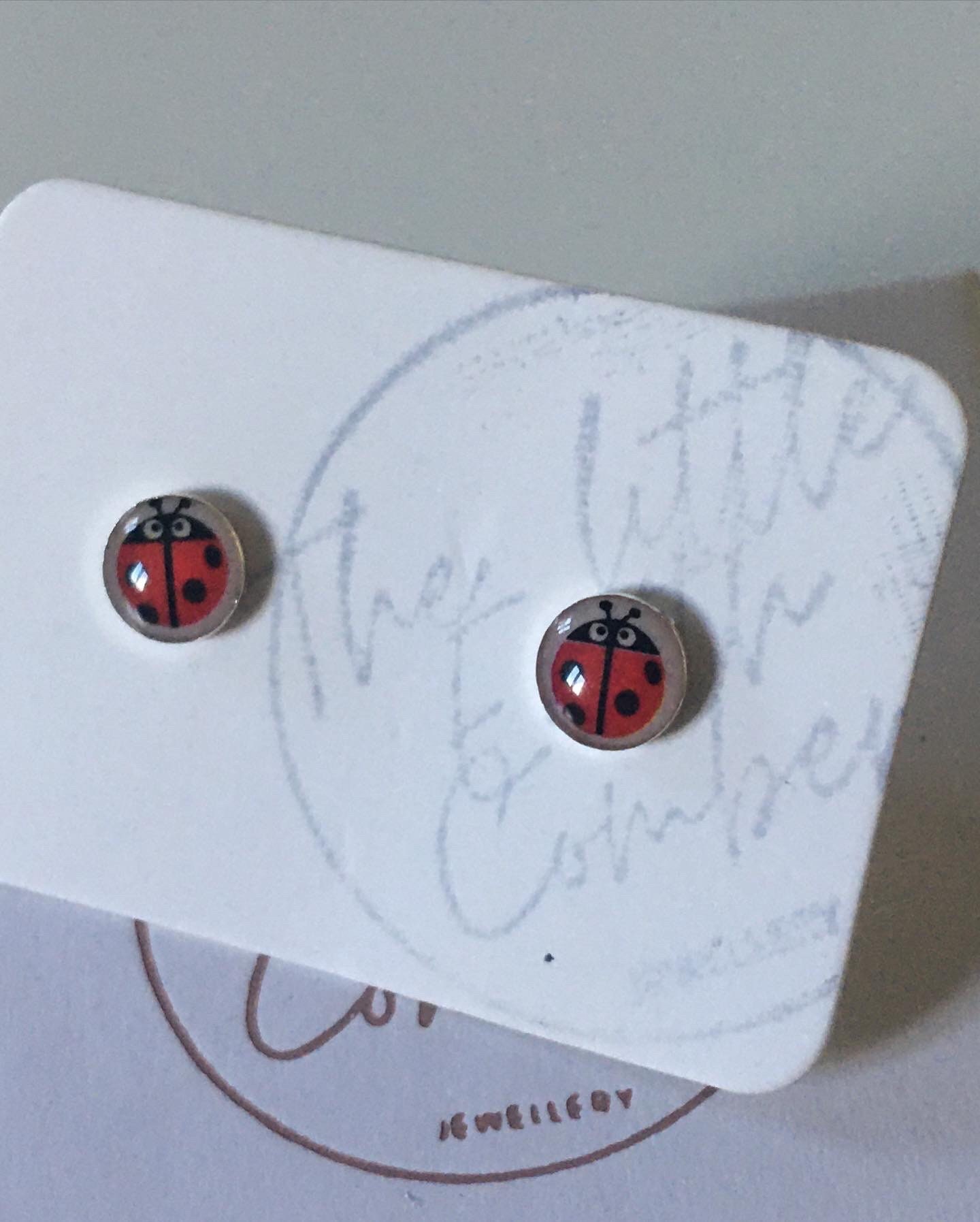 Orecchini a forma di coccinella smaltata: piccoli borchie in argento sterling 925 - Italia