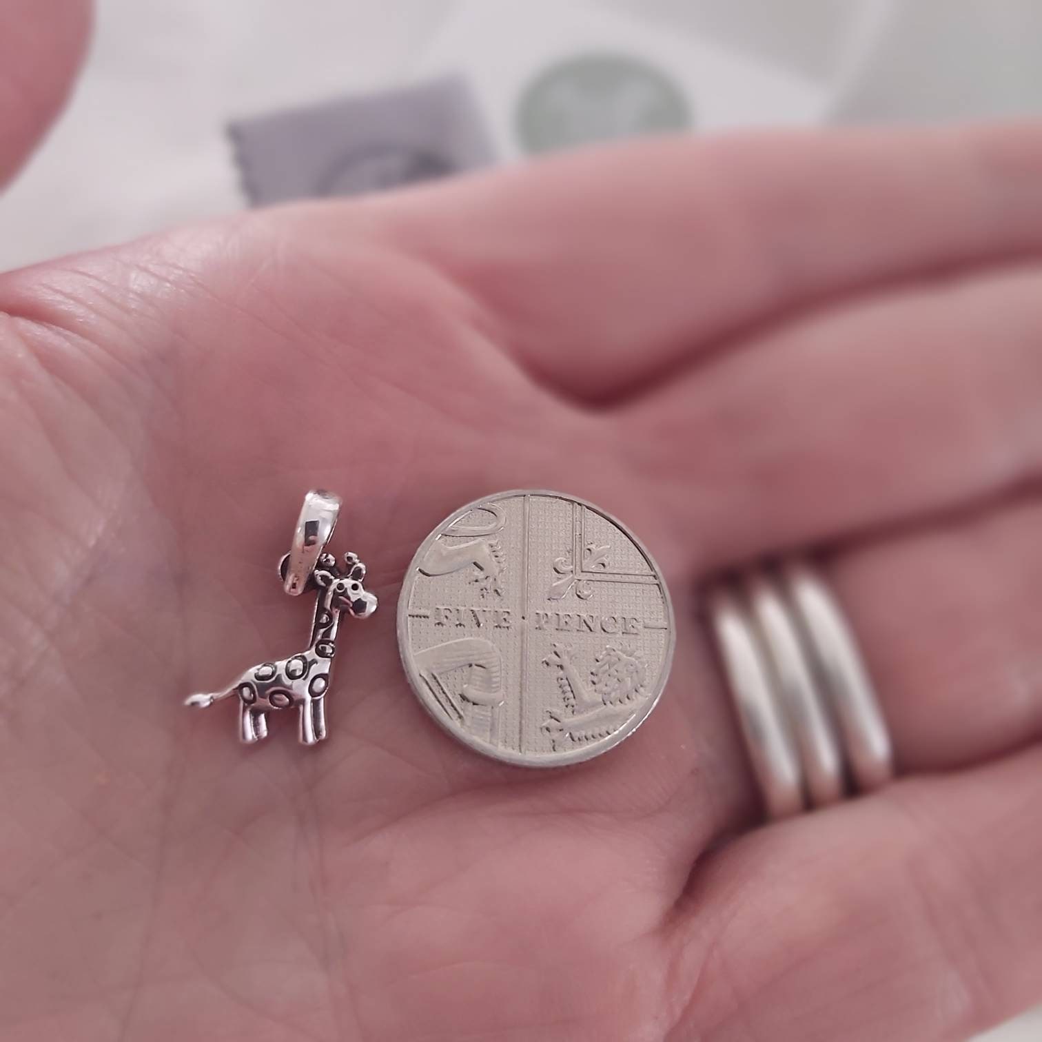Ciondolo Giraffa 3D In Argento Sterling Ossidato, Dimensioni 11,5x8 Mm, Con Anello Da 2,4 Mm