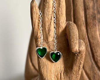 Pendientes colgantes de plata de ley con circonitas cúbicas en forma de corazón, con piedras preciosas verdes (5 mm x 63 mm)