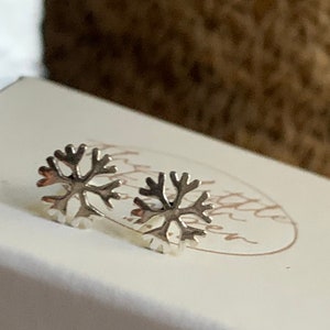 Silver Snowflake studs, reef studs,Stud Earrings, Silver Earring, Snowflake earrings, Dainty Earring, Gifts for her, Christmas Studs Earring