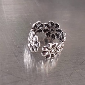 925 Sterling Silver Flower Ear Cuff, Ear Cuffs, Flower Cuffs, Pretty ear Cuffs, Ear Cuffs, Non Pierced Ears