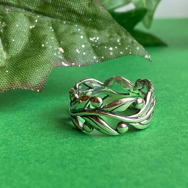 Sterling Silver Leaf Branch Ring, Layering Ring, Vine Ring, Laurel Ring, Nature Jewelry