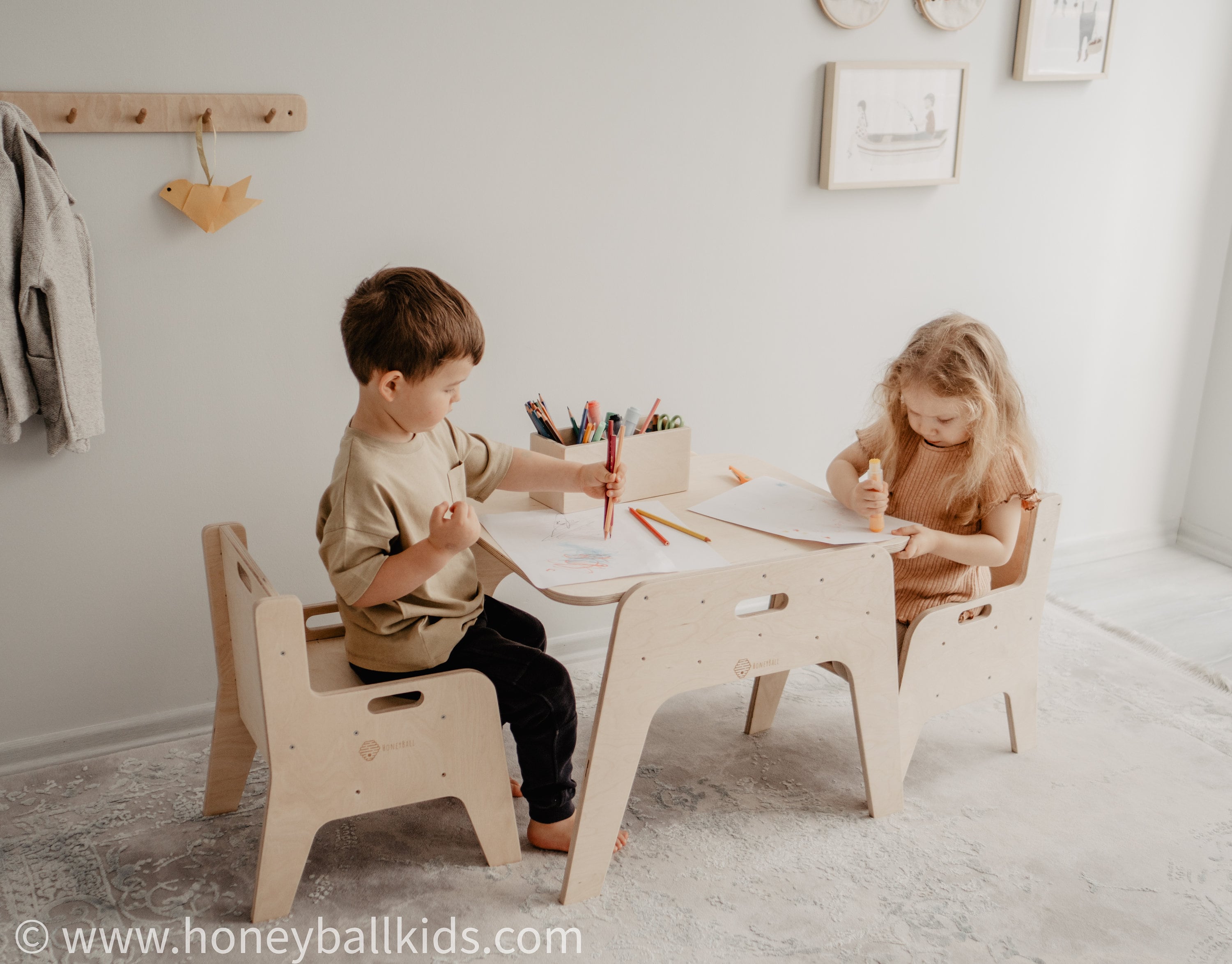 FUNLIO Ensemble Table et Chaise Montessori pour bébés de 1 à 3 Ans. Table  et Chaise Ajustables en Hauteur pour la Lecture, Les Repas et Le Jeu.  Facile à Assembler, certifié CPC 