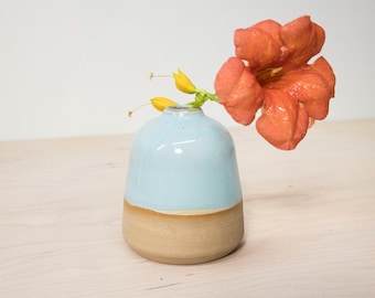 Vase mit türkiser Patina