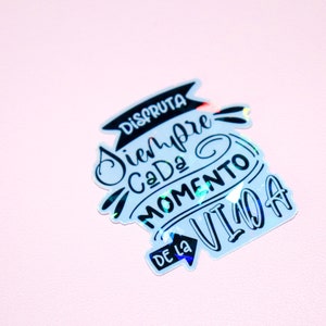 Disfruta Cada Momento De La Vida Sticker - Hispanic Heritage - Spanish Motivational - Latina Motivation - Latinx - Kindle Sticker