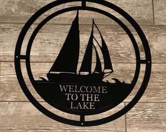 Bienvenue au panneau Lake Sailboat Metal Indoor/Outdoor