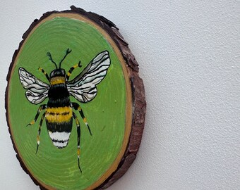 Bee art on  wood slice hanging art | wildlife oil painting | bedroom, living or kitchen interior decoration | bird artwork | table top item