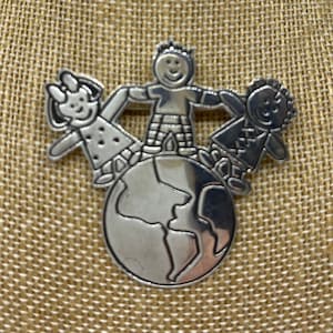 Vintage Sterling 925 Pin Brooch Children Round the World holding hands Mexico