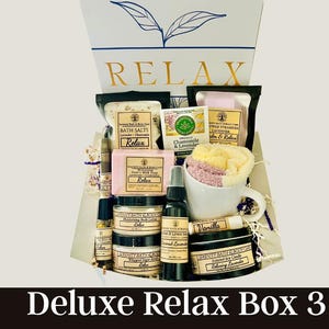 Self care spa gift box for women with bath and body relaxation set

Valentine’s Day self care gift box for her with candle soap and bath salts

Luxury relaxation gift set for women birthday and Mother’s Day gift

Spa care package for women thank you and sympathy gift box

Pamper gift box with soap scrub lotion and relaxation items