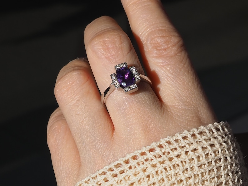 Amethyst Solitaire 925 Sterling Silver Ring Chic Fashion Ring Sterling Silver Gemstone Ring Contemporary Fashion Ring Purple Gem Stone